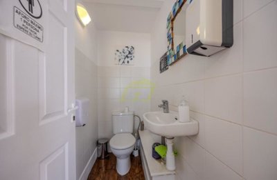 Elevate your business with this prime office/shop space with ocean views in Costa Teguise