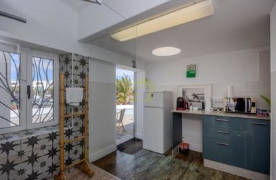 Elevate your business with this prime office/shop space with ocean views in Costa Teguise