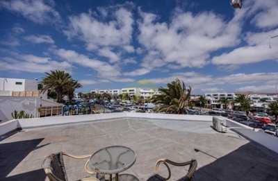 Elevate your business with this prime office/shop space with ocean views in Costa Teguise