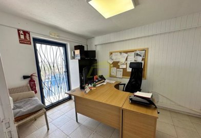 Elevate your business with this prime office/shop space with ocean views in Costa Teguise