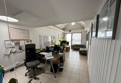 Elevate your business with this prime office/shop space with ocean views in Costa Teguise