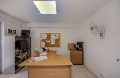 Elevate your business with this prime office/shop space with ocean views in Costa Teguise