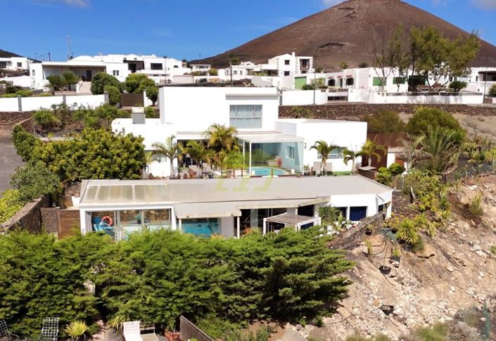 Image No.1-5 Bed Villa for sale