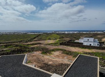 Exclusive 3 bedroom, 3 bathroom villa with sea views in Costa Teguise