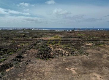 Plot of land with spectacular views in Costa Teguise