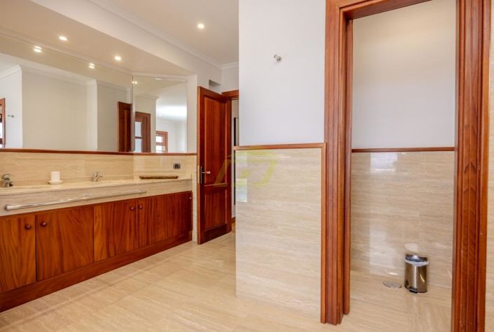 Image No.17-5 Bed Villa for sale