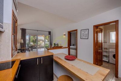 1 bedroom property with communal pool in Playa Blanca