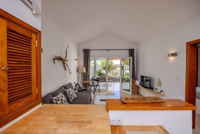 1 bedroom property with communal pool in Playa Blanca