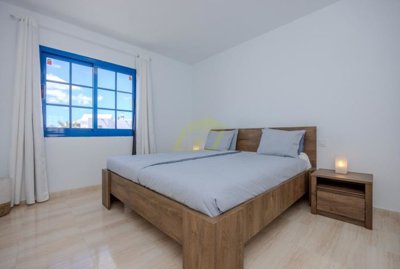 Charming duplex with en suite master, steps from the sea & Marina Rubicón
