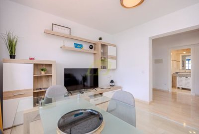 Charming duplex with en suite master, steps from the sea & Marina Rubicón