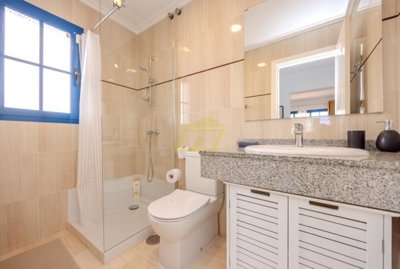 Charming duplex with en suite master, steps from the sea & Marina Rubicón