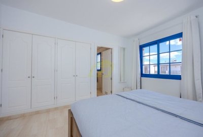 Charming duplex with en suite master, steps from the sea & Marina Rubicón