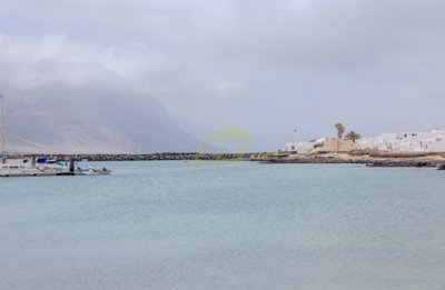 A tranquil coastal retreat in La Graciosa