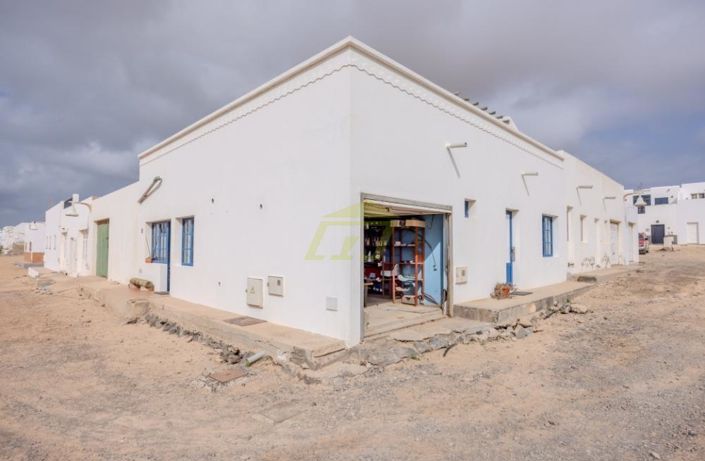 Image No.26-3 Bed Villa for sale