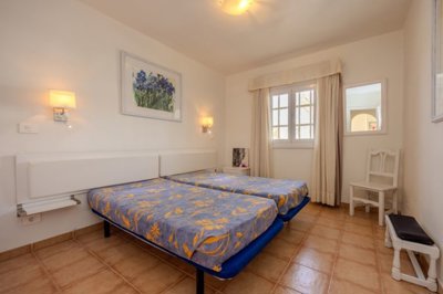 Semi-detached bungalow with pool and sea views
