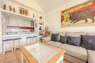 Semi-detached bungalow with pool and sea views