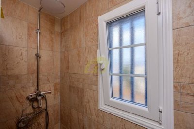 Ground floor apartment in secure gated complex close to the beach
