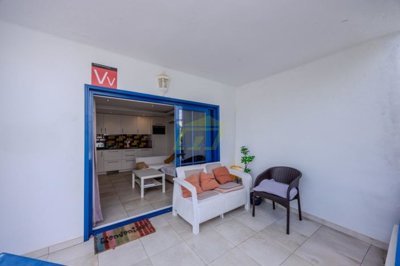 Ground floor apartment in secure gated complex close to the beach