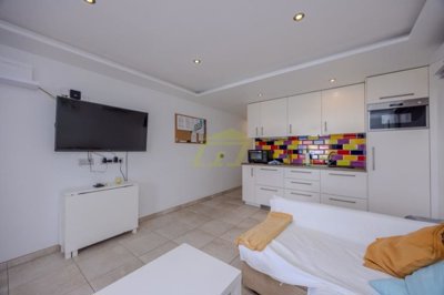 Ground floor apartment in secure gated complex close to the beach