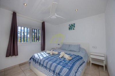 Ground floor apartment in secure gated complex close to the beach