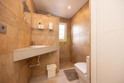Ground floor apartment in secure gated complex close to the beach