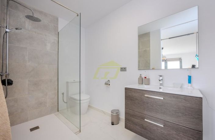 Image No.15-3 Bed Villa for sale