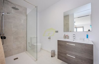 Villa with private pool and sea Views in Tabayesco