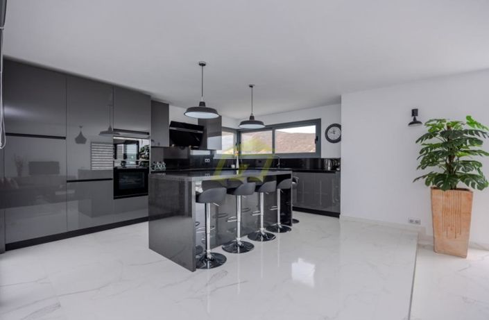 Image No.20-3 Bed Villa for sale