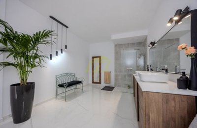 Villa with private pool and sea Views in Tabayesco