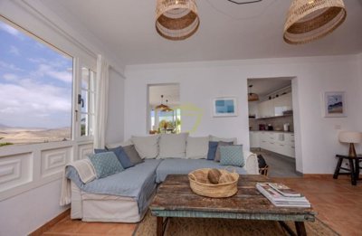 3 bedroom, 2 bathroom villa with enclosed garden with stunning views in Soo