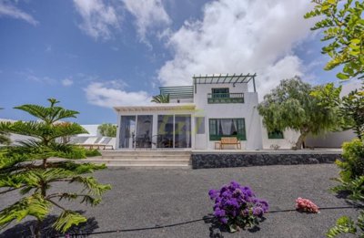 3 bedroom, 2 bathroom villa with enclosed garden with stunning views in Soo