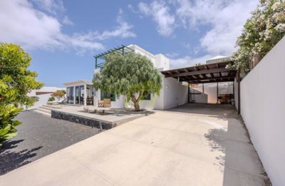 3 bedroom, 2 bathroom villa with enclosed garden with stunning views in Soo