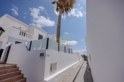 Large 2 bedroom apartment with 2 large outdoor spaces