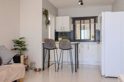 Large 2 bedroom apartment with 2 large outdoor spaces