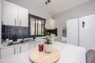Large 2 bedroom apartment with 2 large outdoor spaces
