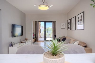 Large 2 bedroom apartment with 2 large outdoor spaces