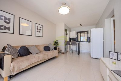 Large 2 bedroom apartment with 2 large outdoor spaces