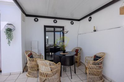 Large 2 bedroom apartment with 2 large outdoor spaces