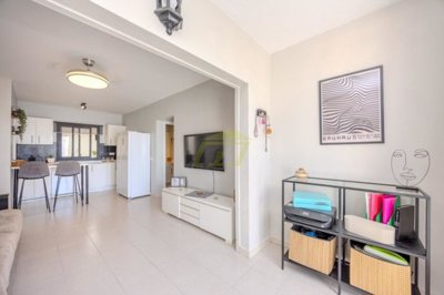 Large 2 bedroom apartment with 2 large outdoor spaces
