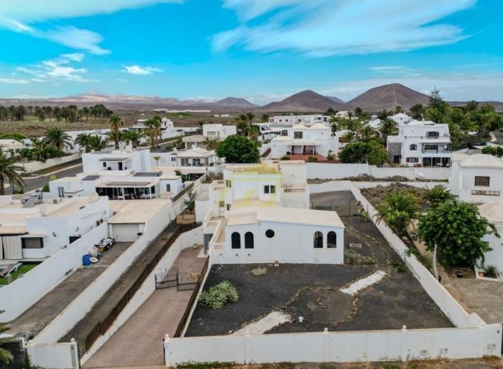 Image No.1-3 Bed Villa for sale