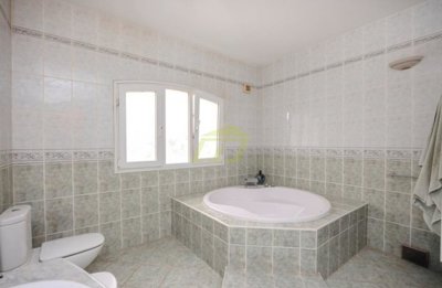 3 bedroom villa with garden in Costa Teguise