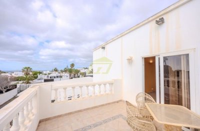 3 bedroom villa with garden in Costa Teguise