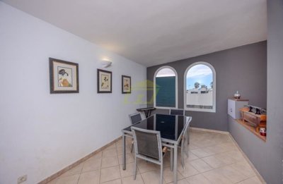3 bedroom villa with garden in Costa Teguise
