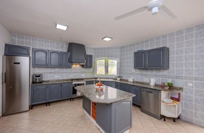 3 bedroom villa with garden in Costa Teguise