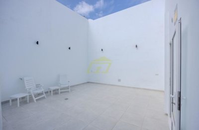 Newly Refurbished family home with guest apartment in Arrecife