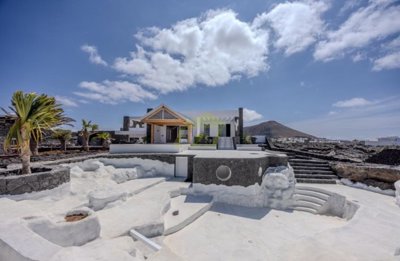 César Manrique-Inspired oasis in Tahiche’s volcanic heart