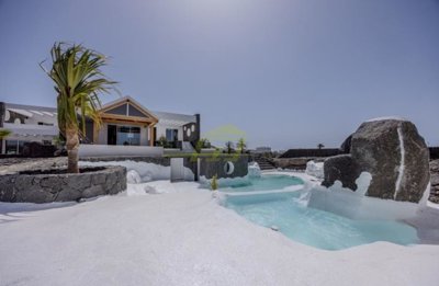 César Manrique-Inspired oasis in Tahiche’s volcanic heart