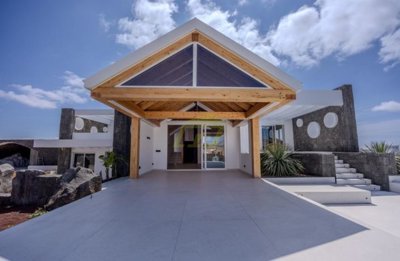 César Manrique-Inspired oasis in Tahiche’s volcanic heart