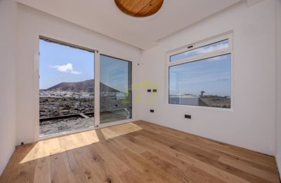 César Manrique-Inspired oasis in Tahiche’s volcanic heart