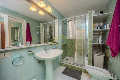 Four bedroom apartment in Arrecife with two parking spaces